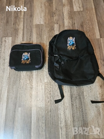 Ученическа раница + подарък. 