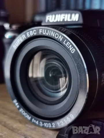 Fujifilm Finepix S4200 (х25 оптично увеличение, като нов)