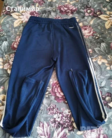 Долнище Adidas.Размер XS. , снимка 2 - Детски анцузи и суичери - 52545583