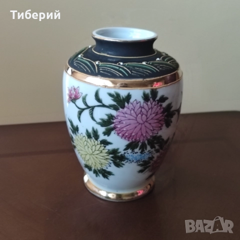 Порцеланова ваза