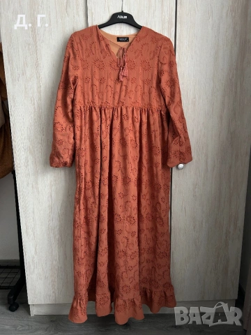 Дълга дамска рокля с бродерия