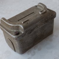 Стара метална спестовна касичка, каса, метал, рядка, снимка 1 - Антикварни и старинни предмети - 42612968