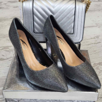 Дамски обувки със стабилен квадратен ток в сребрист цвят, снимка 1 - Дамски обувки на ток - 36536003