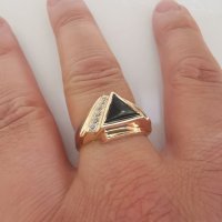 Златен мъжки пръстен с оникс и циркони , снимка 8 - Пръстени - 36935137