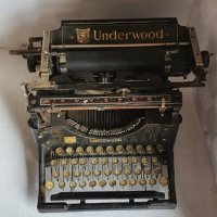 Пишеща машина, снимка 1 - Антикварни и старинни предмети - 30420963