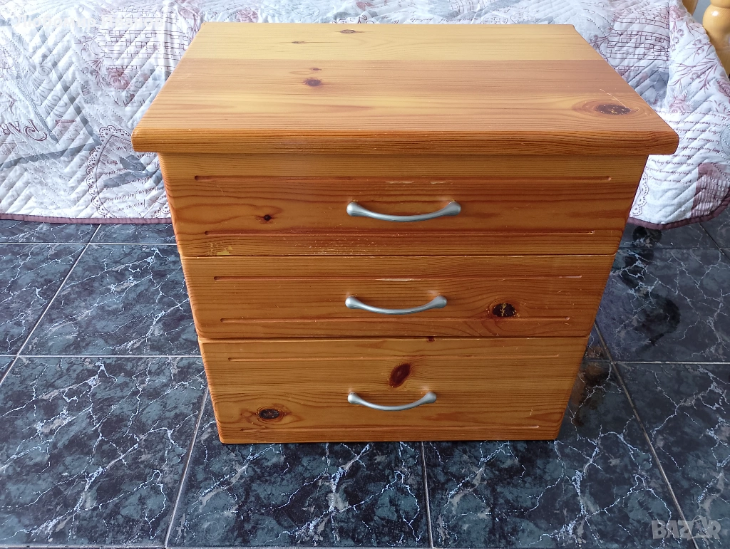 Шкаф от масив , снимка 1