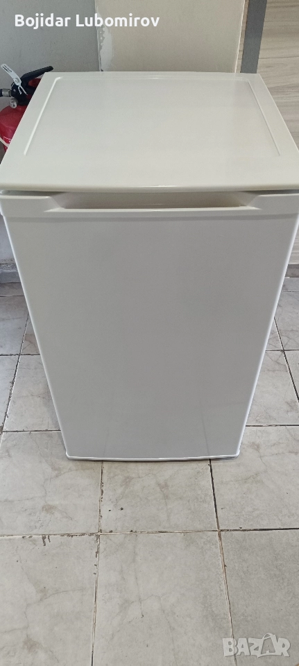 малък хладилник с камера , снимка 1