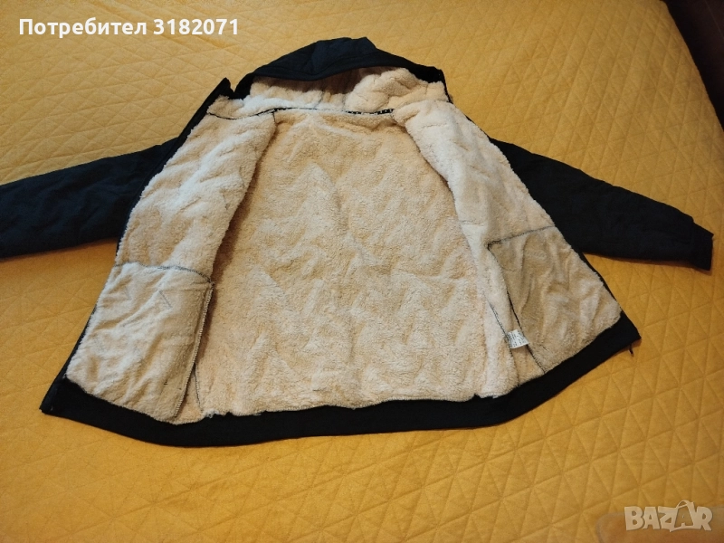 ЧИСТО НОВО яке с топла подплата и качулка, снимка 1