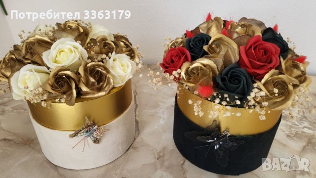 Кутия от кадифе със златни сапунени рози , снимка 1