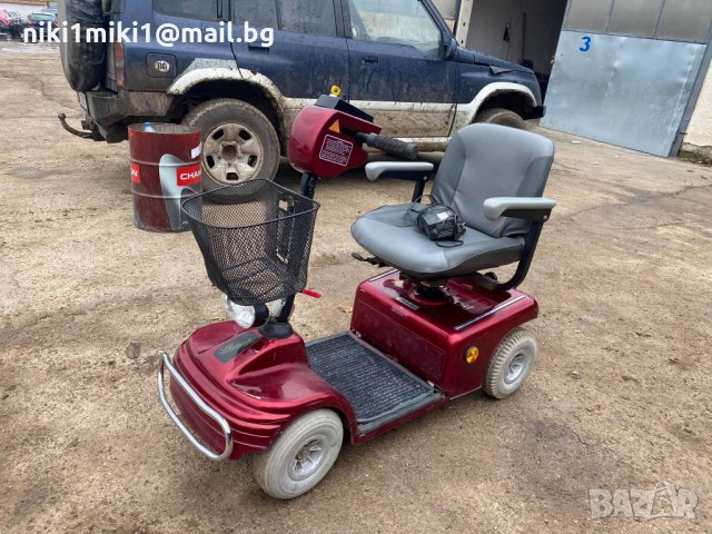 Скутер за трудно подвижни хора или инвалиди