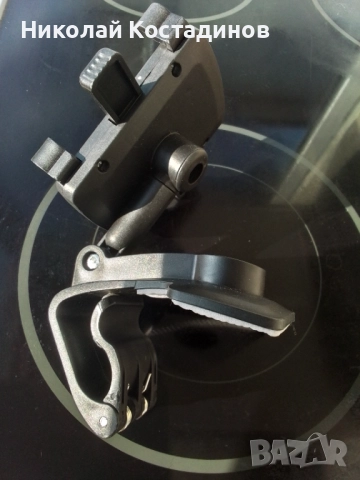 Поставка за телефон на автомобилно табло, снимка 4 - Селфи стикове, аксесоари - 52606412