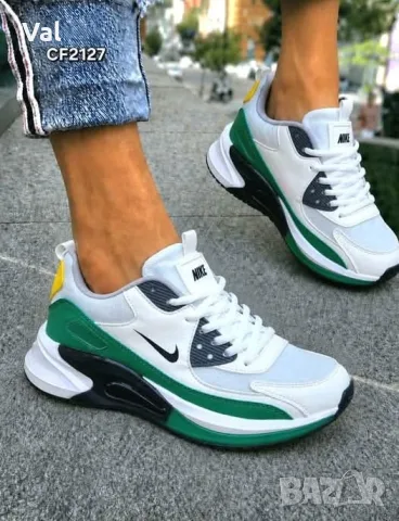 Маратонки Nike. 
