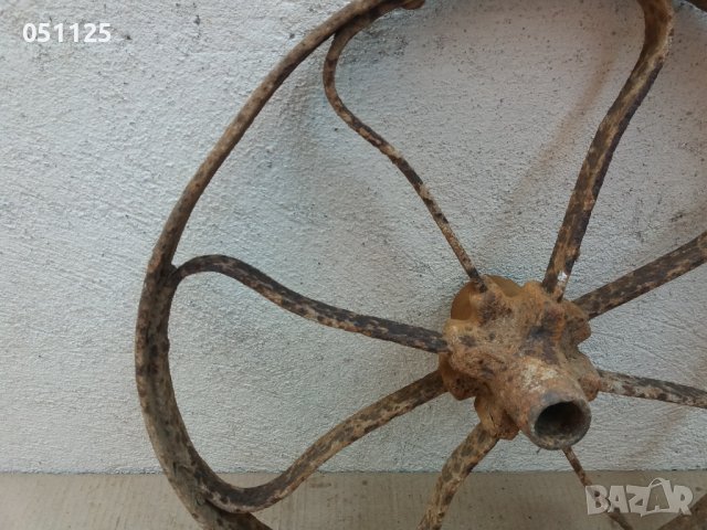 ковано възрожденско колело от талига, двуколка, каруца и др., снимка 8 - Антикварни и старинни предмети - 37659321