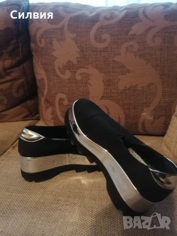 Черни обувки на олекотена рлатформа