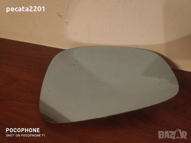 Продавам - оригинално стъкло дясно огледало за Мазерати Гран Туризмо. 2011 г