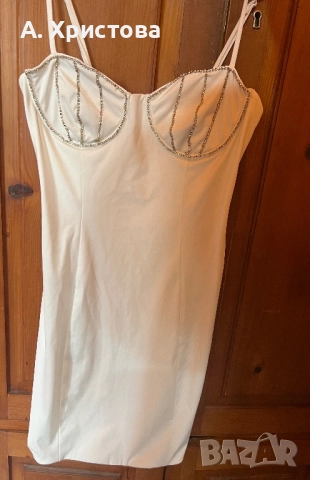 Бяла рокля Bershka