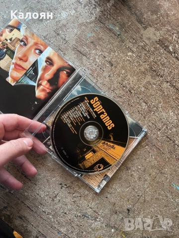 Компактдиск двоен саундтрак на сериала семейство Сопрано , снимка 5 - CD дискове - 52791546