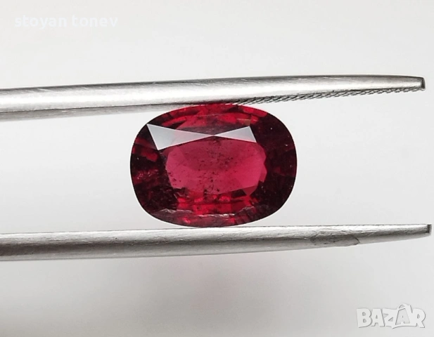 Натурален червен шпинел 2,08 карата с много добър цвят и блясък от Мианмар (Бирма)!