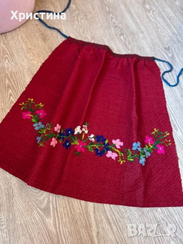 Два броя фъкани престилки за народна носия 