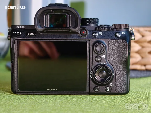 Продавам фотоапарат Sony A7 III - full frame тяло, снимка 2 - Фотоапарати - 56125495