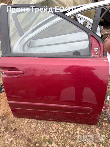 Предна дясна червена рата Киа Карнивал 2 Kia Carnival II VQ