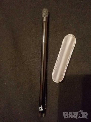 Четка за грим Calvin Klein , снимка 6 - Декоративна козметика - 30674883