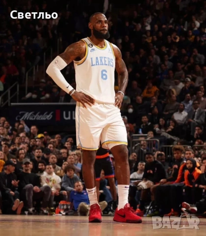 Маратонки Nike Lebron 20 XX Liverpool F.C James Размер 44, снимка 2 - Маратонки - 53102990