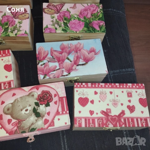 Дървена кутия с  пет ароматни мини рози - свещ, снимка 12 - Подаръци за жени - 53168163