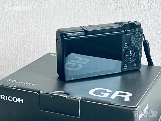Фотоапарат - Ricoh GRIII, снимка 3 - Фотоапарати - 53983487