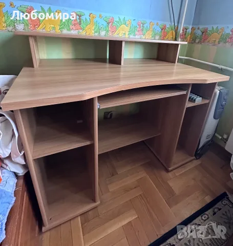 Бюро с надстройка, рафтове и изтеглящ плот, снимка 2 - Бюра - 56416762
