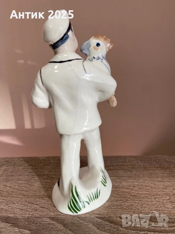 Винтидж порцеланова статуетка „Моряк с папагал“, Коростенски порцеланов завод, СССР, снимка 2 - Антикварни и старинни предмети - 53235775