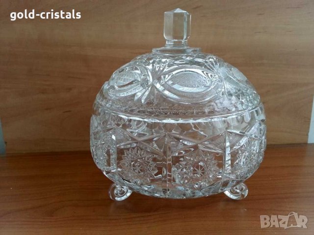 Кристална купа с капак