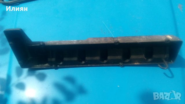 Капак клапани за Мерцедес 124 300Д , снимка 2 - Части - 34030846