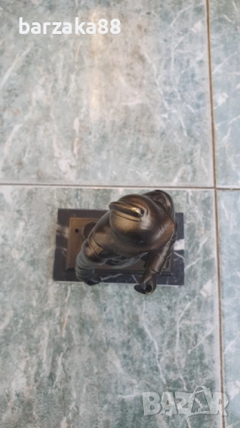 Бронзова фигура върху мраморен Постамент 1996, снимка 4 - Колекции - 53881134