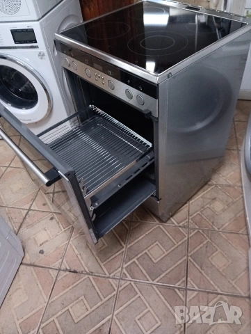 Иноксова свободно стояща печка с керамичен плот с издърпваща се врата Сименс Siemens гаранция!