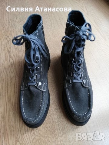 Боти Beneton естествен велур 