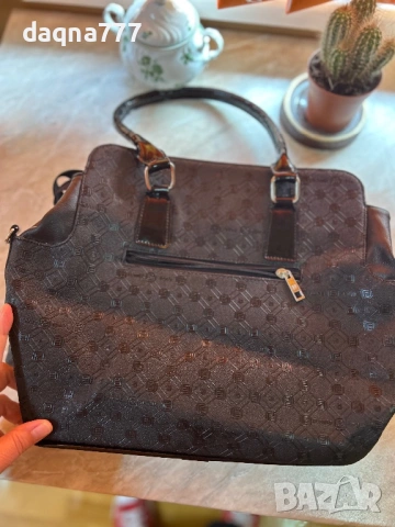 Дамска чанта, снимка 4 - Чанти - 54215873