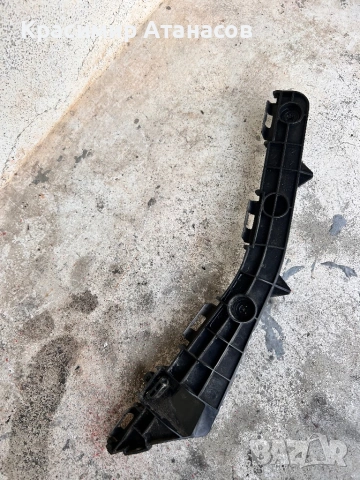 52576-05040. ДЪРЖАЧ-ВОДАЧ задна броня ляв за Тойота Авенсис T27.седан. 2012-2015г