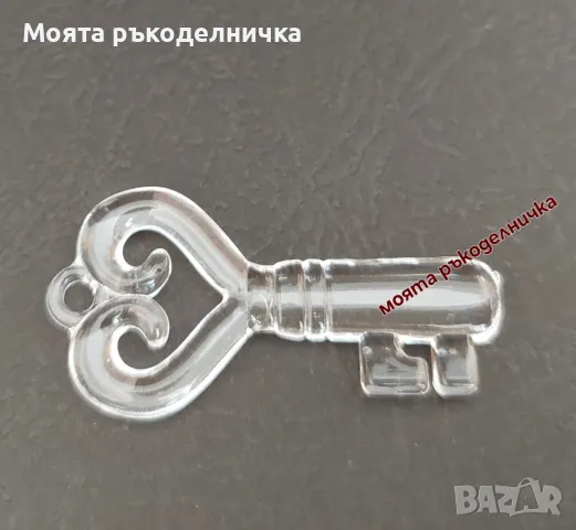 Акрилна пантофка(обувка), акрилен ключ, акрилна Пеперуда, акрилно мече, снимка 2 - Други - 49642099