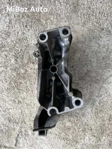 Лапа двигател Фолксваген Голф 5 VW Golf, снимка 2 - Части - 50049653