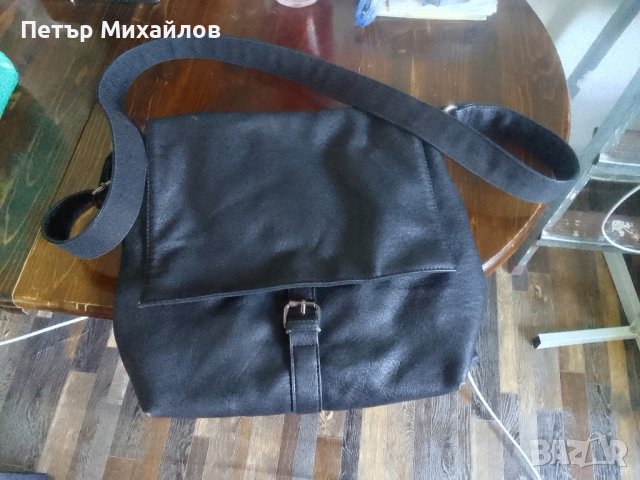 Кожена дамска чанта с дълга дръжка