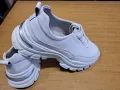 Продавам спортни бели обувки/маратонки/, естествена кожа отвън и вътре. Неразличими от нови, снимка 3