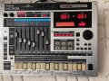 Roland MC-808 Sampling Groovebox, снимка 1 - Синтезатори - 40654310