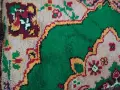 Китеник 200/230 см. изработен от вълна ръчно тъкан в зелено и шарки на цвят, за спалня неизползван, снимка 3