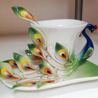 Паун чаша, чинийка и лъжичка - Бутикова колекция, арт пластика, снимка 1 - Чаши - 38484111