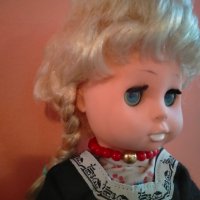 Колекционерска кукла народна носия Germany 32 см, снимка 7 - Колекции - 44477967