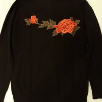 Плетена мека и приятна блуза Роза , много женствена, комфортно усещане за лукс. Розата е 3Д коприна., снимка 1 - Блузи с дълъг ръкав и пуловери - 37456987