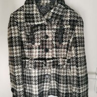Късо палто с подплата , снимка 1 - Палта, манта - 38491301