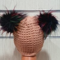 Нова зимна розова дамска шапка с 2 цветни помпона/пуха , снимка 4 - Шапки - 30961836