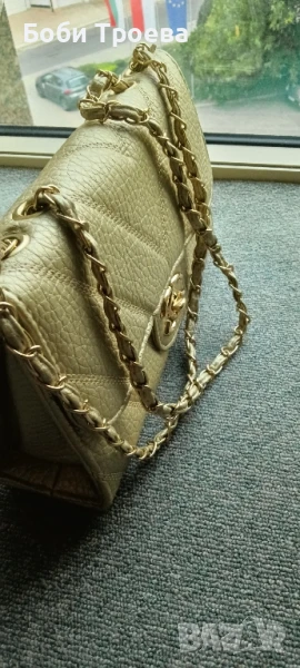 Дамска чанта в златисто с дръжка синджир, снимка 1